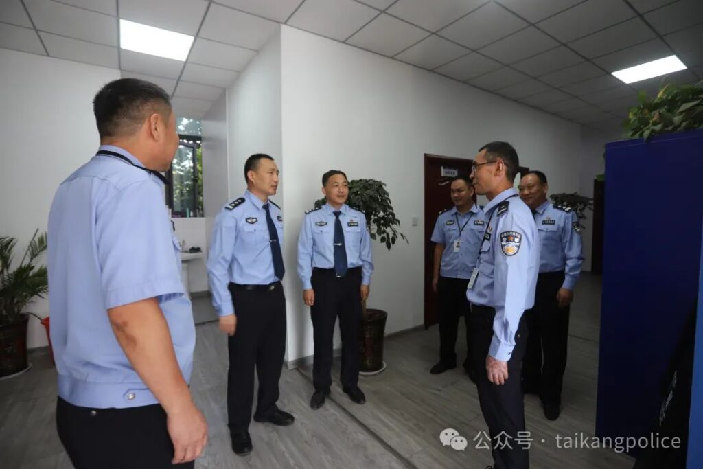 河南省太康公安- 国庆节慰问因公牺牲民警和困难民警